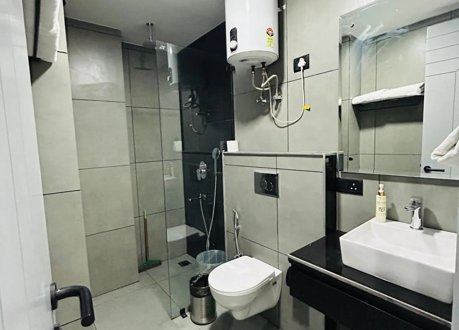 Bedchambers Luxury Apartment Near Golf Course Road Gurgaon