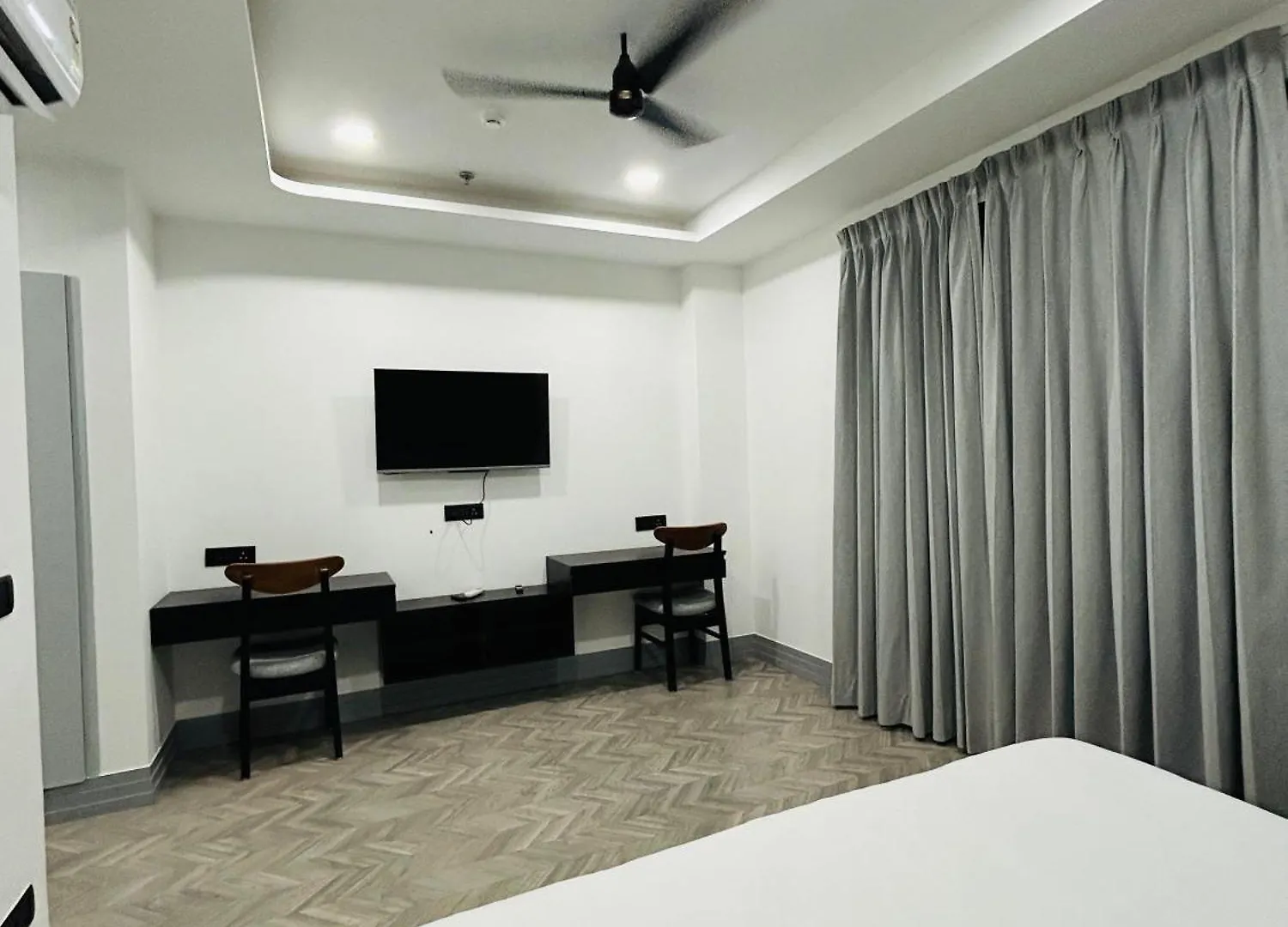 Bedchambers Luxury Apartment Near Golf Course Road Gurgaon 0*,