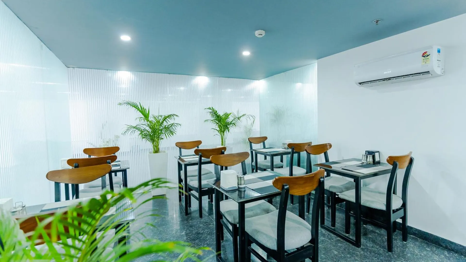 Bedchambers Luxury Apartment Near Golf Course Road Gurgaon Hindistan