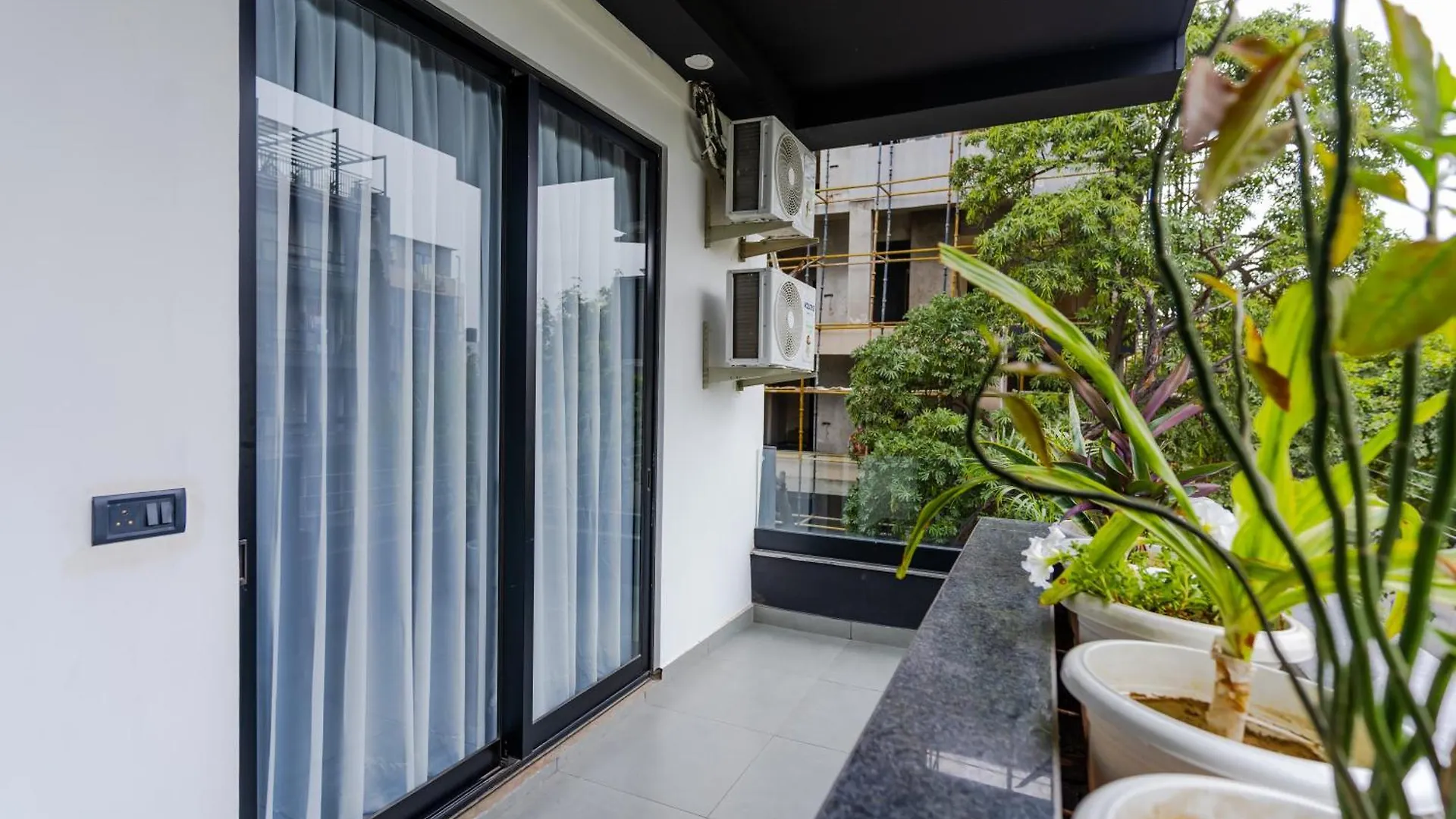 Bedchambers Luxury Apartment Near Golf Course Road Γκουργκάον